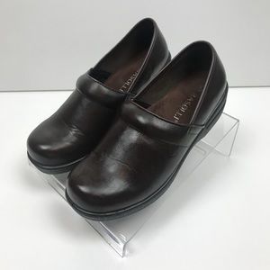 RASOLLI closed back clog/ work/ nursing shoe